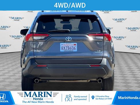 Used 2021 Toyota RAV4 LE w/ Carpet Mat Package (TMS) AWD/4WD image 4