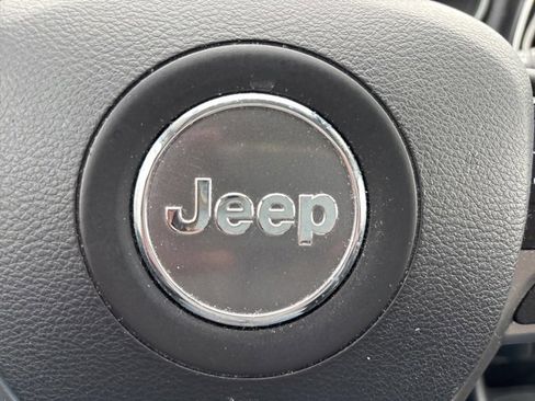 Used 2019 Jeep Cherokee Limited image 17