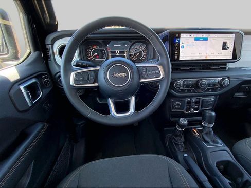 Used 2025 Jeep Wrangler Unlimited Sahara AWD/4WD image 6