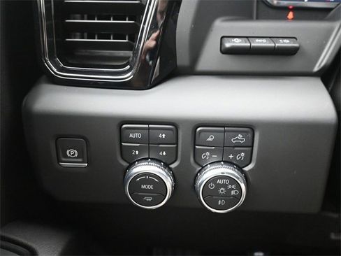 Used 2024 GMC Sierra 2500 AT4 w/ AT4 Premium Plus Package image 28