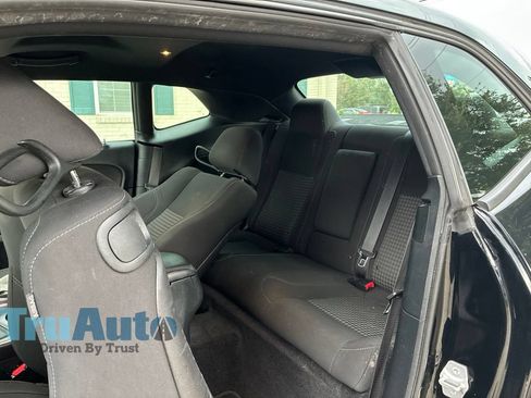 Used 2018 Dodge Challenger R/T w/ Driver Convenience Group RWD image 38