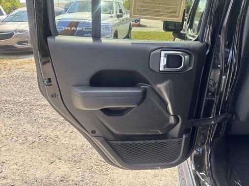 Used 2024 Jeep Gladiator Sport image 15