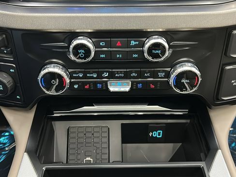 Used 2026 Ford F450 Platinum w/ Platinum Plus Package image 25