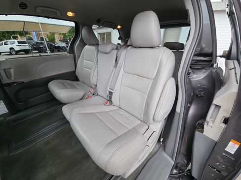 Used 2015 Toyota Sienna XLE w/ XLE Navigation Package FWD image 25