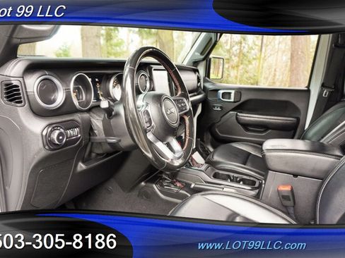 Used 2018 Jeep Wrangler Unlimited Sahara AWD/4WD image 12