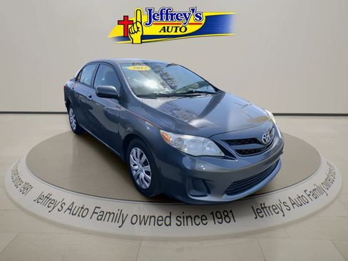 Used 2012 Toyota Corolla LE FWD image 3