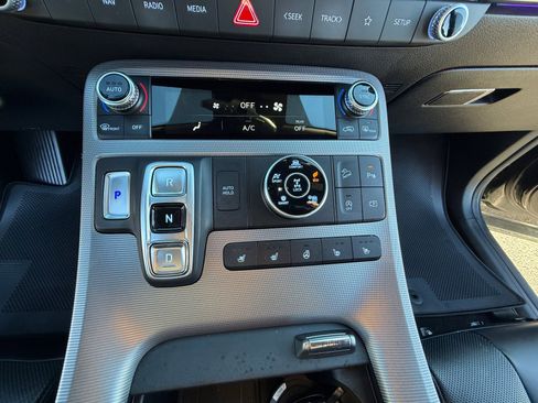 Used 2024 Hyundai Palisade Calligraphy image 12