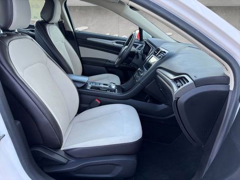 Used 2020 Ford Fusion SE w/ Equipment Group 151A image 24