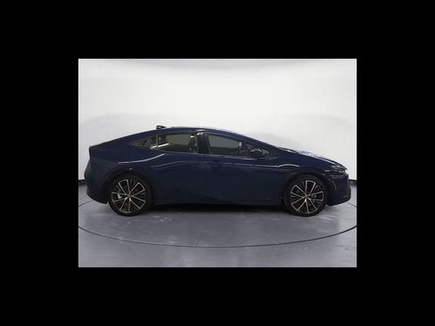 Used 2024 Toyota Prius XLE AWD/4WD image 7