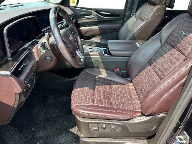 Used 2023 Cadillac Escalade ESV Premium Luxury Platinum AWD/4WD image 23