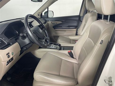 Used 2019 Honda Pilot Touring image 2