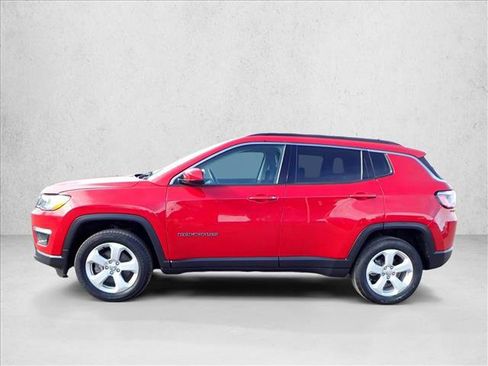 Used 2018 Jeep Compass Latitude w/ Cold Weather Group image 2