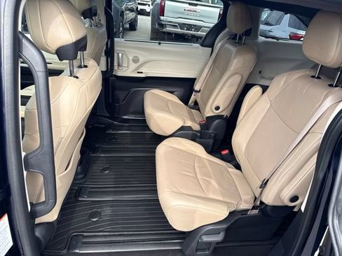 Used 2024 Toyota Sienna Limited AWD/4WD image 23
