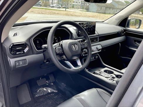 New 2025 Honda Pilot Touring image 9