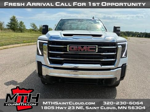 Used 2024 GMC Sierra 2500 SLE AWD/4WD image 3