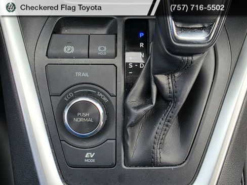 Used 2022 Toyota RAV4 XLE Premium AWD/4WD image 21