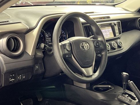 Used 2018 Toyota RAV4 LE image 15