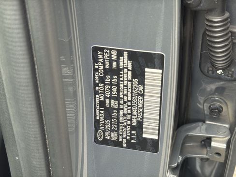 Used 2025 Hyundai Elantra SEL FWD image 28