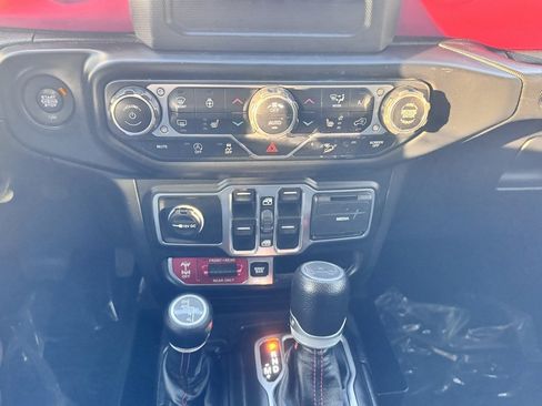 Used 2019 Jeep Wrangler Unlimited Rubicon w/ Cold Weather Group image 9