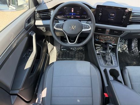 New 2026 Volkswagen Jetta SE FWD image 10