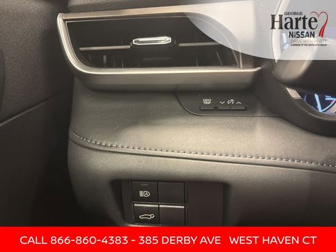 Used 2021 Toyota Highlander XLE image 16