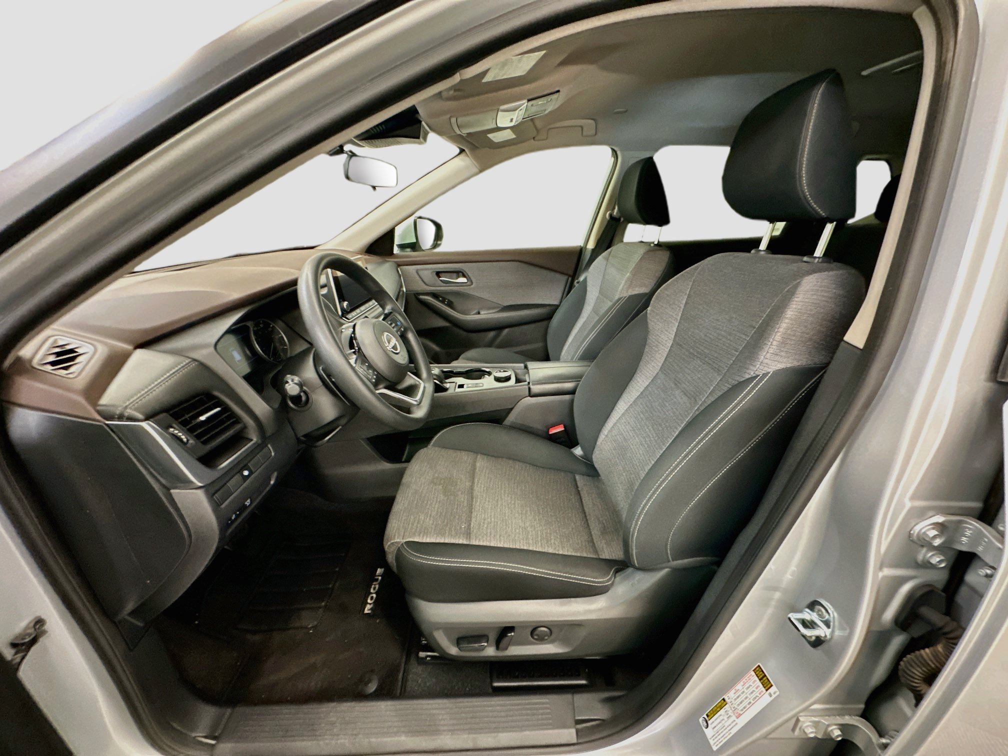Used 2023 Nissan Rogue SV AWD/4WD image 13