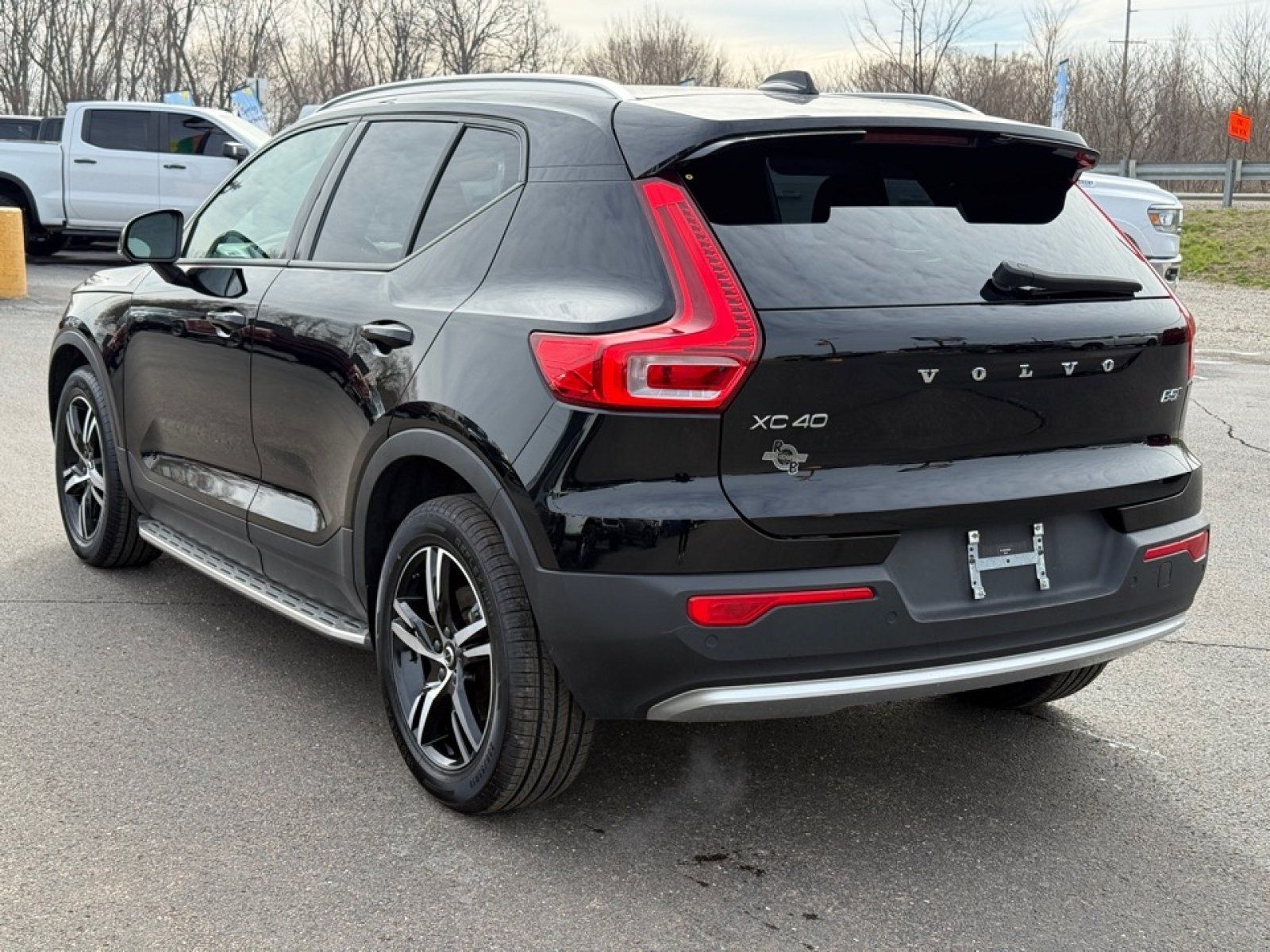Used 2023 Volvo XC40 B5 Core AWD/4WD image 6