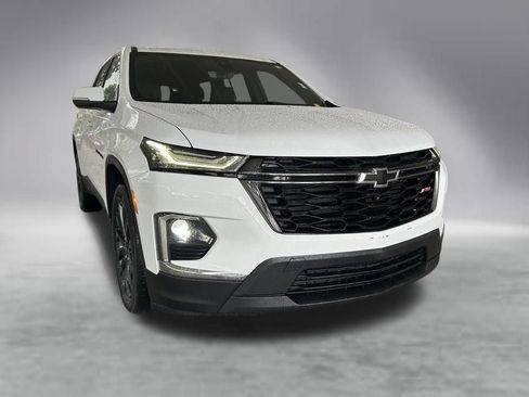 Used 2023 Chevrolet Traverse RS FWD image 2