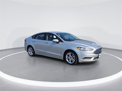 Used 2018 Ford Fusion S image 2