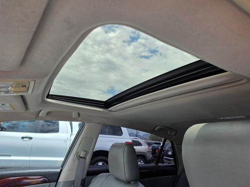 Used 2010 Toyota Avalon Limited FWD image 18