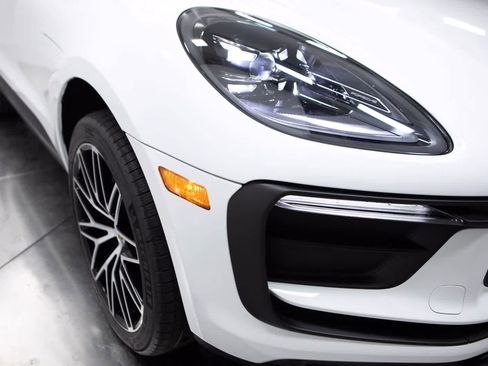 Certified 2026 Porsche Macan AWD/4WD image 12