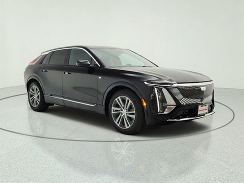 Used 2024 Cadillac Lyriq Luxury RWD image 3