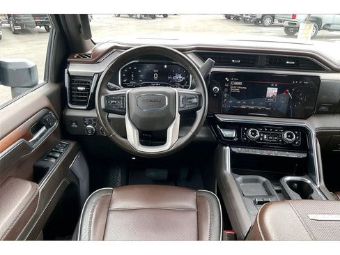 Used 2024 GMC Sierra 3500 Denali w/ Technology Package AWD/4WD image 5