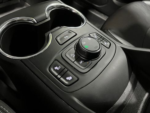 Certified 2022 GMC Terrain SLT w/ Infotainment Package II image 13