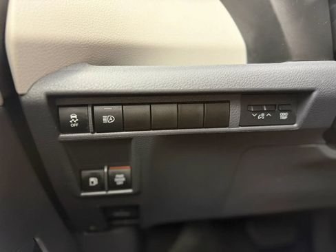 Used 2022 Toyota Sienna XLE AWD/4WD image 36