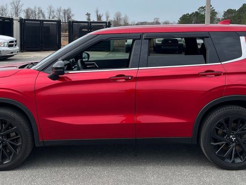 Used 2024 Mitsubishi Outlander SE Black Edition image 5