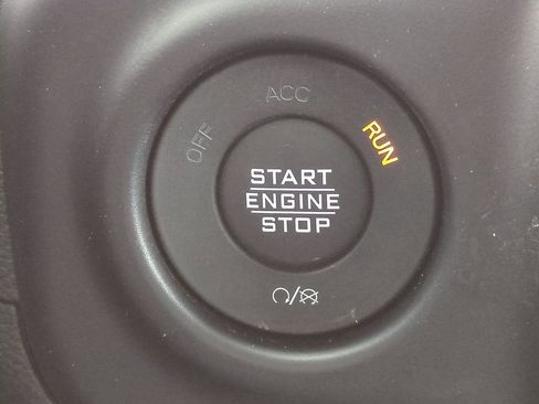 Used 2023 Jeep Gladiator Sport image 19