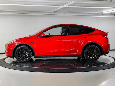 Used 2021 Tesla Model Y Long Range image 2
