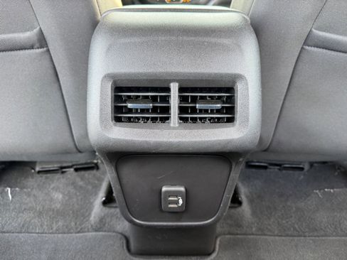 Used 2020 Chevrolet Equinox LT w/ Driver Convenience Package image 31