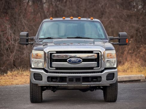 Used 2011 Ford F250 XLT w/ XLT Interior Pkg image 2