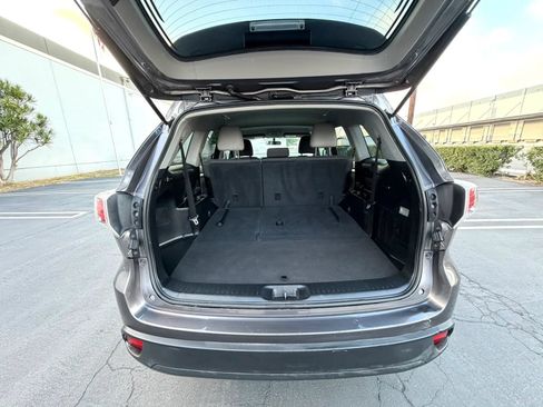 Used 2014 Toyota Highlander LE FWD image 15