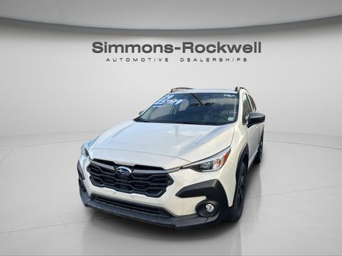 Used 2024 Subaru Crosstrek 2.0i Premium image 3