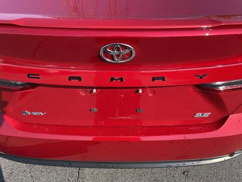 Used 2025 Toyota Camry SE w/ Convenience Package image 29
