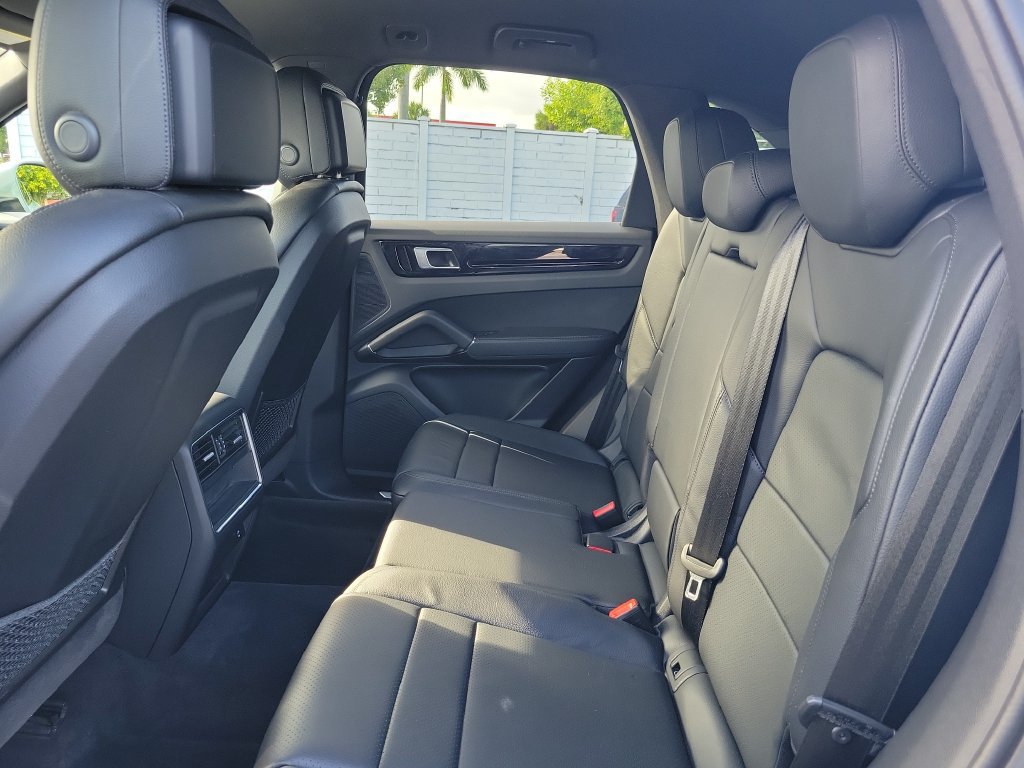 Used 2021 Porsche Cayenne AWD/4WD image 13