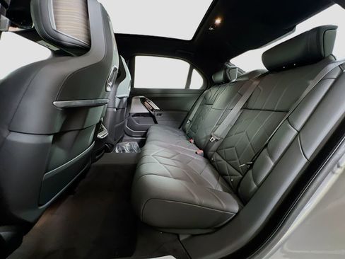New 2025 BMW i7 xDrive60 image 24