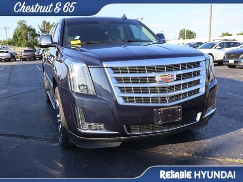 Used 2019 Cadillac Escalade Luxury w/ LPO, Radiant Package AWD/4WD image 3