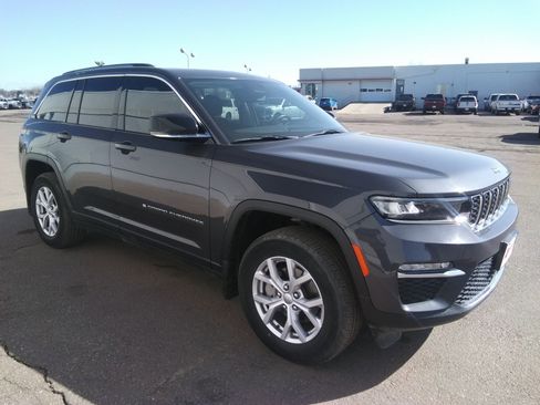 Used 2022 Jeep Grand Cherokee Limited image 4