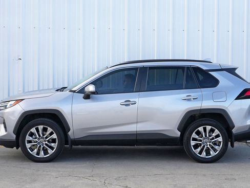 Used 2022 Toyota RAV4 XLE Premium image 46