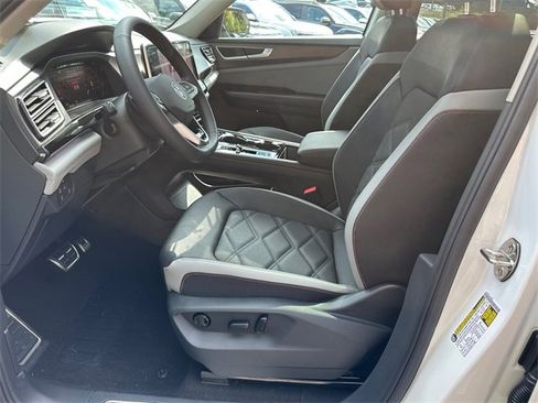 New 2026 Volkswagen Atlas Peak Edition image 9
