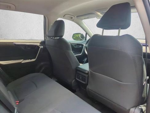 Used 2022 Toyota RAV4 LE AWD/4WD image 25